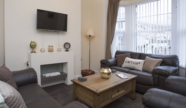 HIRFRON, family friendly, country holiday cottage in Llanberis