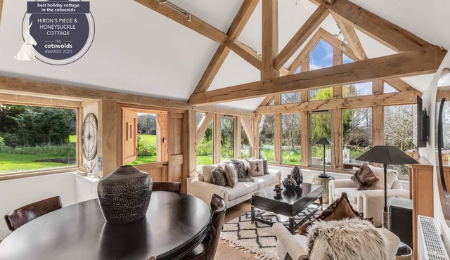 Hiron's Piece and Honeysuckle Cottage with Hot Tub