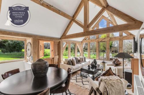 Hiron's Piece and Honeysuckle Cottage - with Hot Tub