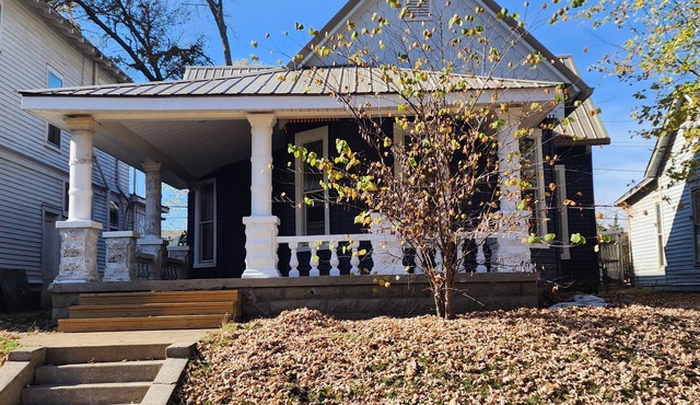 His or hers downtown retreat, walk to restaurants & entertainment