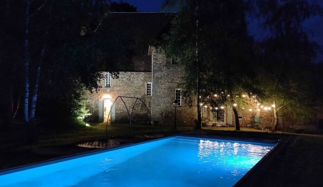 Historical Family Château W/priv Pool, Hidden Gem! Close to Amenities