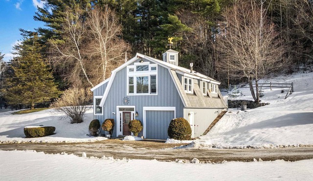 Historic 1-BR Carriage House w/Modern Comfort