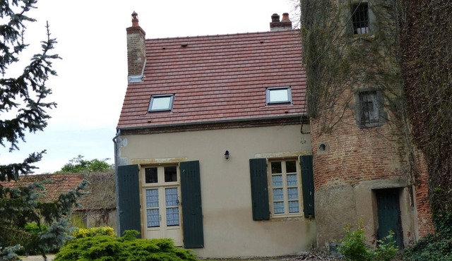 Historic 19th-century house, pets allowed