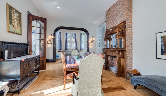 Historic 10 Bedroom 6 Bath Victorian ~ 2 Blocks to Cathedral ~ Hidden Arcade