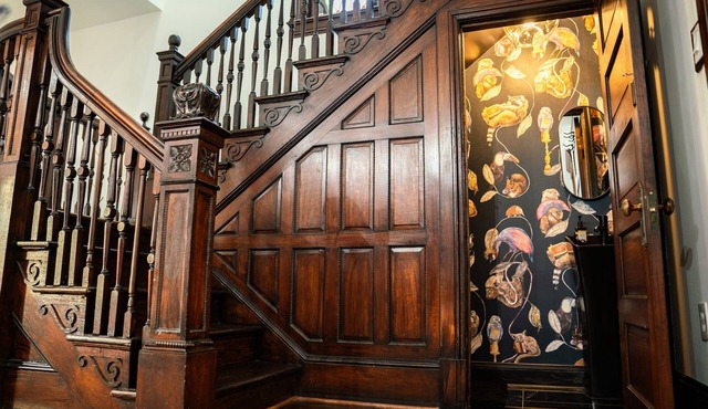 Historic-11BR/7.5BA-Parking+By Metro+Chefs Kitchen