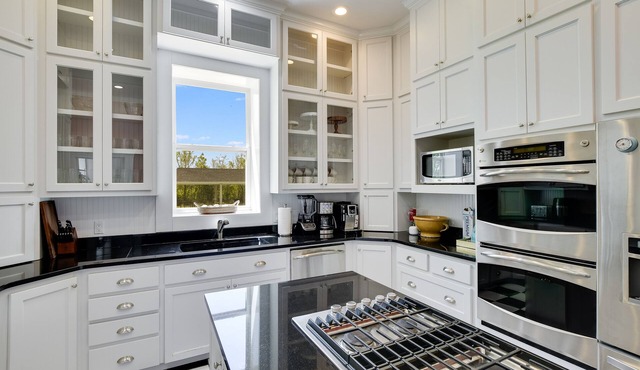 Historic 120 Year-Old Mansion with Pool, Hot Tub, Arcade, Pickleball, and More!