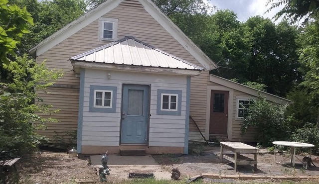 Historic 150 year old renovated schoolhouse 1-bedroom in Drexel with AC