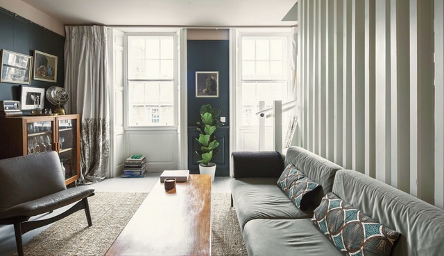 Historic 1600s townhouse in South Queensferry with Forth Bridge views and easy Edinburgh access.