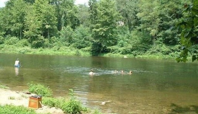 Historic (1741), price according to: 4 to 15 people. swimming in riv. at 150 m
