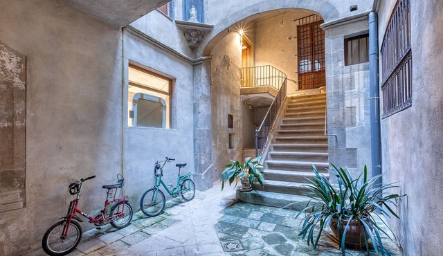Historic 17th-Century Palace – Luxury & Charm in the Heart of Barcelona