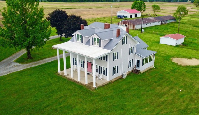 Historic 1800s Farmhouse Sleeps 20 16-Acre Retreat in Lisbon, OH