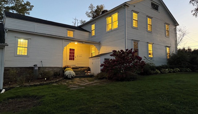 Historic 1802 Farmhouse Near Litchfield & Skiing