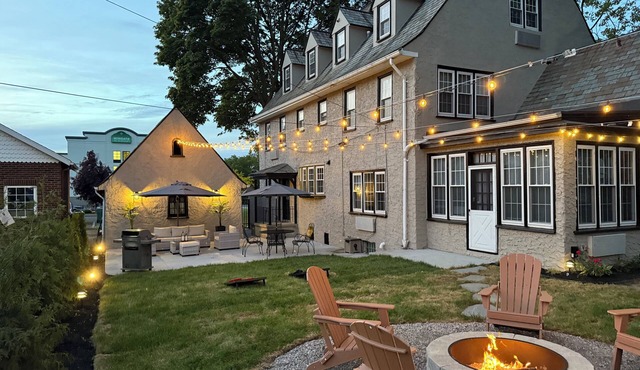 Historic 1814 Tudor-River Views In Niagara Falls