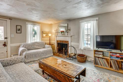 Historic 1820s Homestead on Battenkill River!