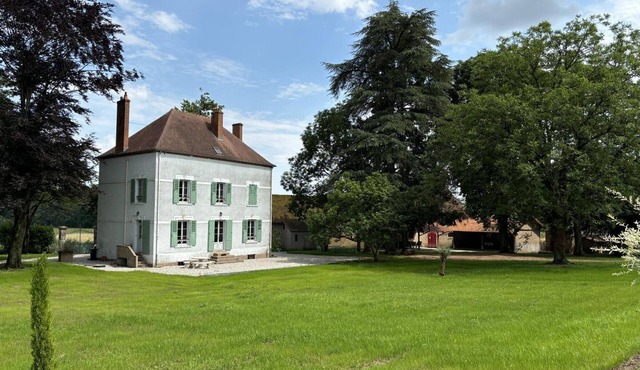 Historic 1830 Mansion with Spa, Games, Pets Allowed