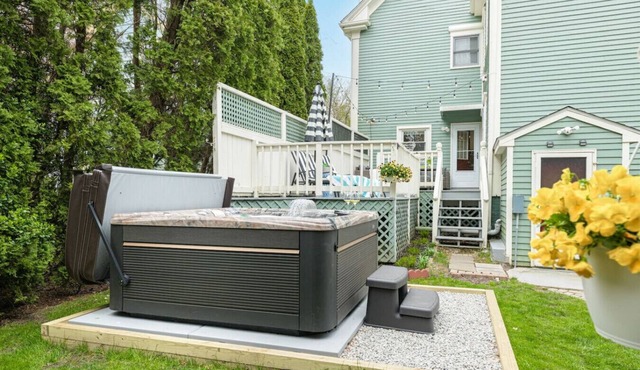 “Historic 1878 Coastal Home – Family Friendly”