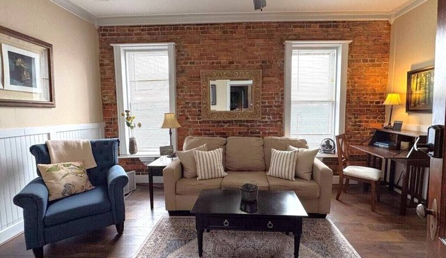 Historic 1888 Loft - Temple Views & Exposed Brick