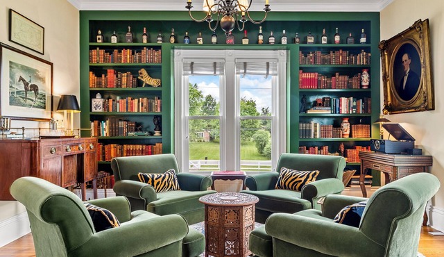 Historic 1905 Farmhouse - country living near Louisville