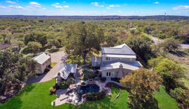 Historic 1906, 15 acre Ranch with pool 20 minutes from SeaWorld