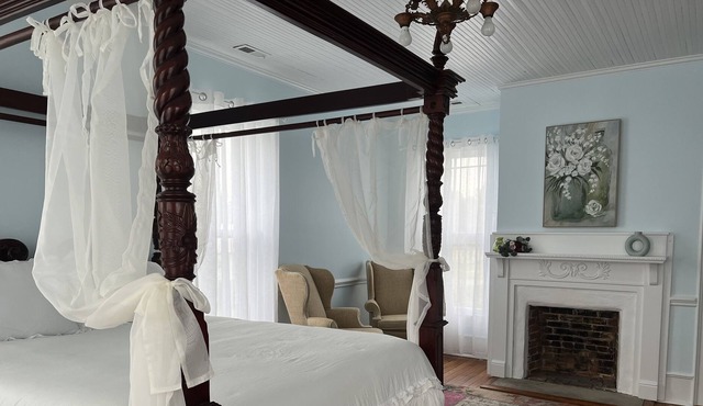 Historic 1906 home within walking distance to river
