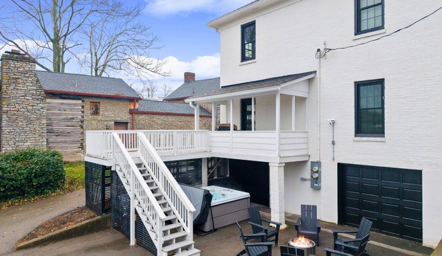 Historic 1909 Gem on the Bourbon Trail w/4 King Beds