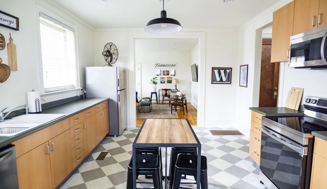 Historic 1915 2BR · Cozy · Central · Families