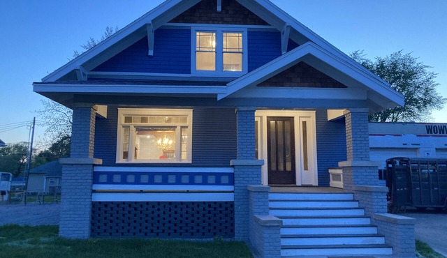 Historic 1919 Craftsman Home on Washington Street!