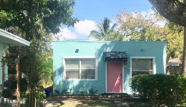 Historic 1929 cottage in pineapple grove area
