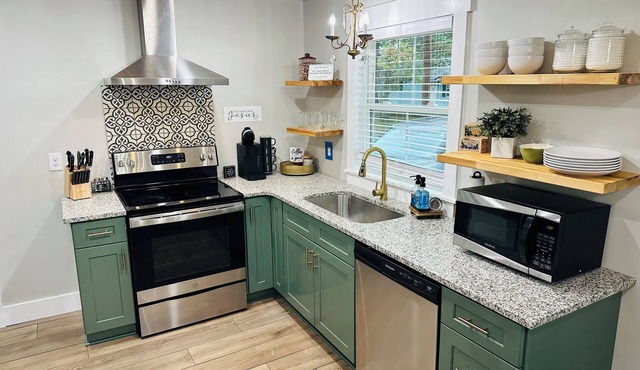 Historic 1940's Cottage Near Tim's Ford Lake & Town Square Fully Remodeled
