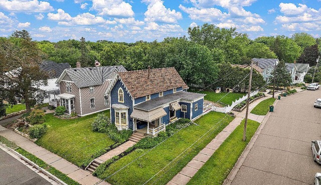 Historic 2 Bed House with Fenced Yard on Quiet Street