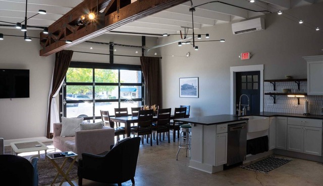 Historic 2 bedroom steps off downtown square