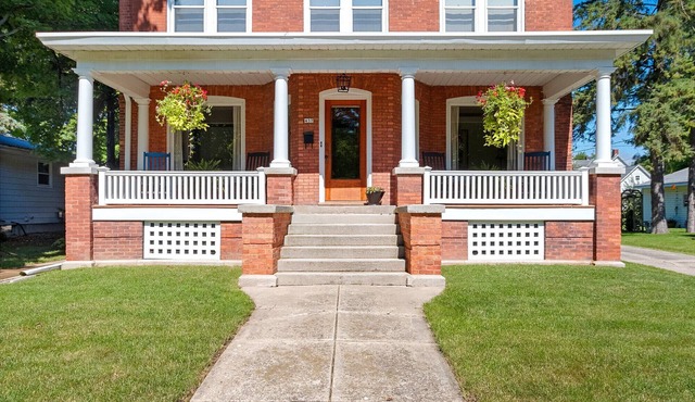 Historic 2-bedroom 1st floor unit with a beautiful porch in delightful De Pere