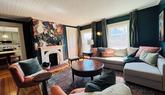 Historic 2-bedroom apartment with WiFi, AC in Downtown Biddeford