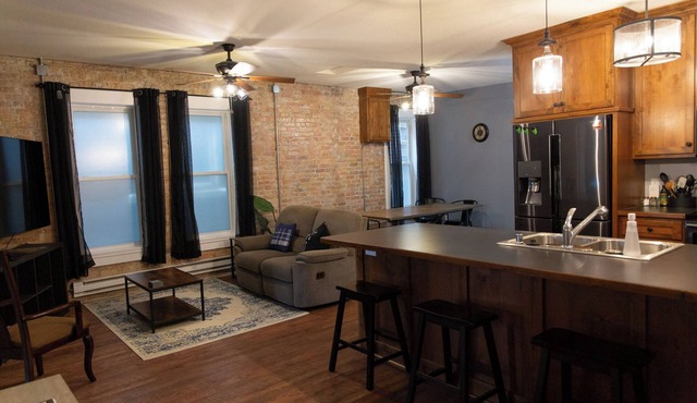 Historic 2-bedroom apartment in charming downtown Glencoe