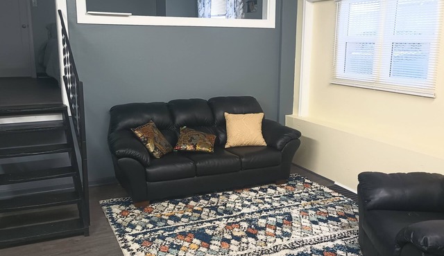 Historic 2-bedroom apartment with AC in charming Pueblo