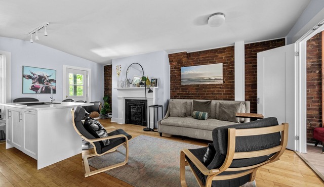 Historic 2 bedroom central down town location near waterfront - #3