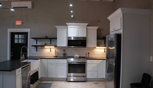 Historic 2 bedroom steps off downtown square