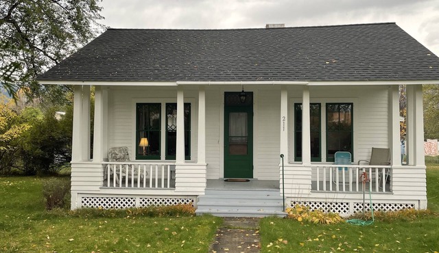 Historic 2 bedroom home in downtown Stevensville. Pet friendly! RV parking