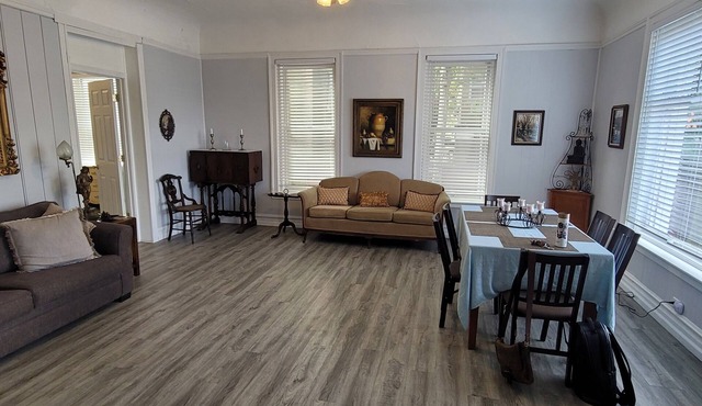 Historic 2 Br appt close to the river.