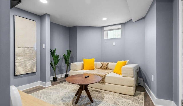 Historic 2 floor Apt in Boston w/outdoor deck!