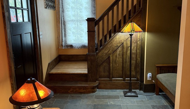 Historic 2BR Craftsman Near University Ave – Quiet & Walkable