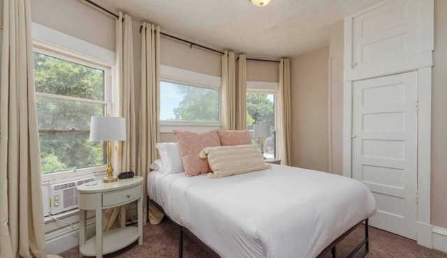 Historic 3 Bed, 1 bath, Near Downtown Spokane!