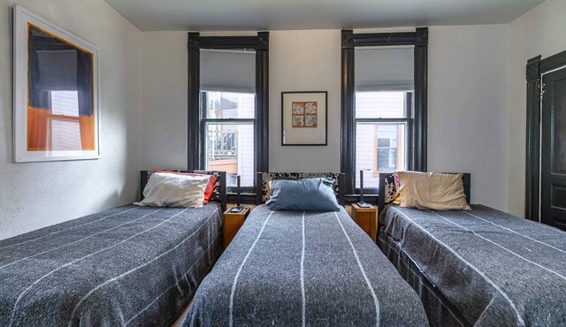 Historic 3 Bed Apartment - Unique Experience