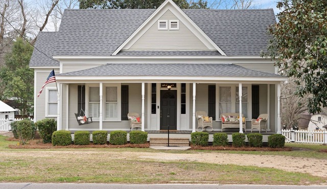 Historic 3-bedroom Farmhouse in Sumrall