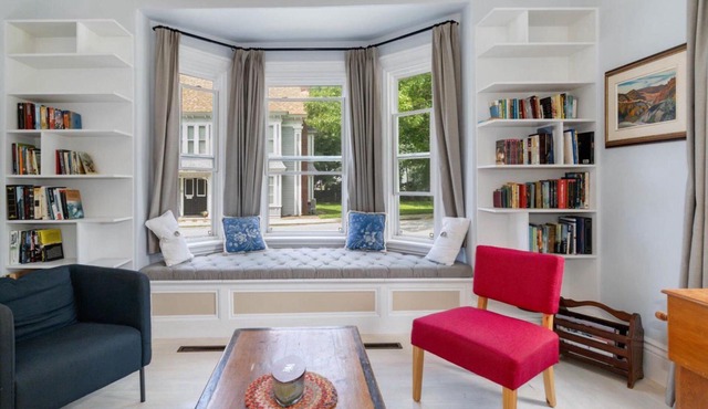 Historic 3-bedroom house with a beautiful garden in oceanfront Shelburne.