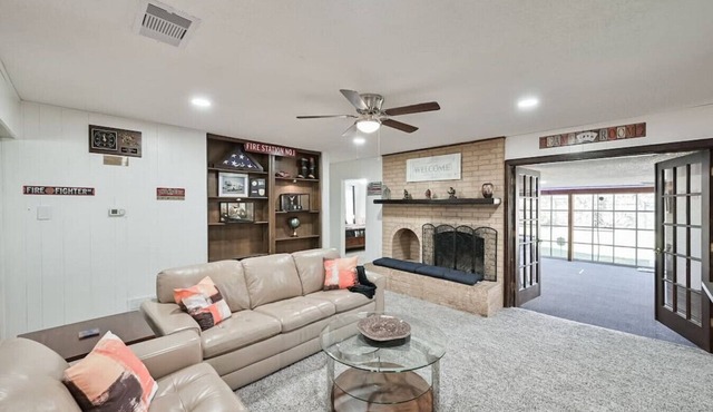 Historic 3 Bedroom Home in Heart DFW w/Gameroom+
