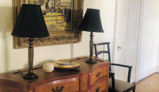 Historic 3-bedroom house walking distance to downtown Walterboro with WiFi, AC