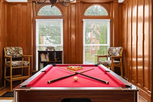 Historic 3-BR Downtown Bourbon Getaway