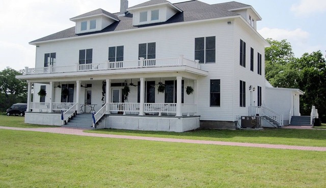 Historic 3 story 12 room hotel on historic ranch on the Guadalupe River