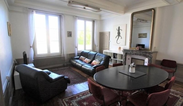 Historic 3BR Apt Near Toul's Cathedral – Central Location, Parking, WiFi Included